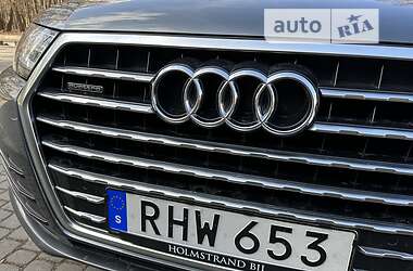 Внедорожник / Кроссовер Audi Q7 2016 в 