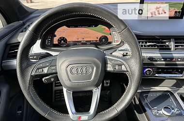 Внедорожник / Кроссовер Audi Q7 2016 в 