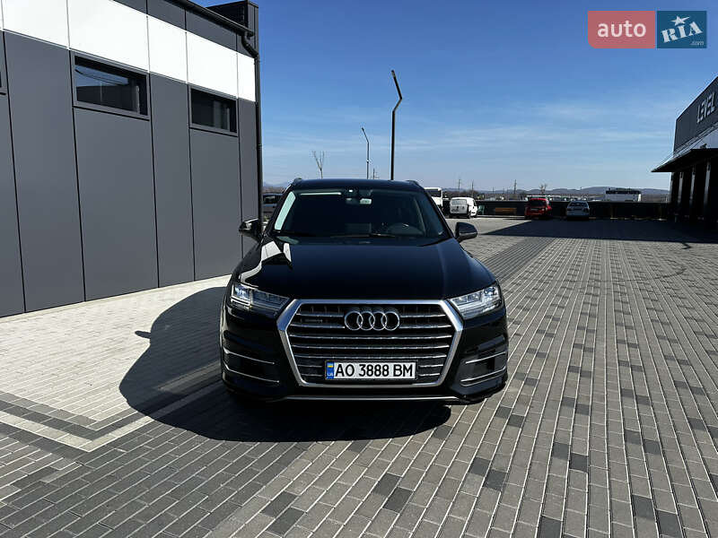 Внедорожник / Кроссовер Audi Q7 2015 в Хусте