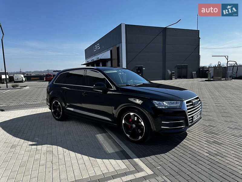 Внедорожник / Кроссовер Audi Q7 2015 в Хусте