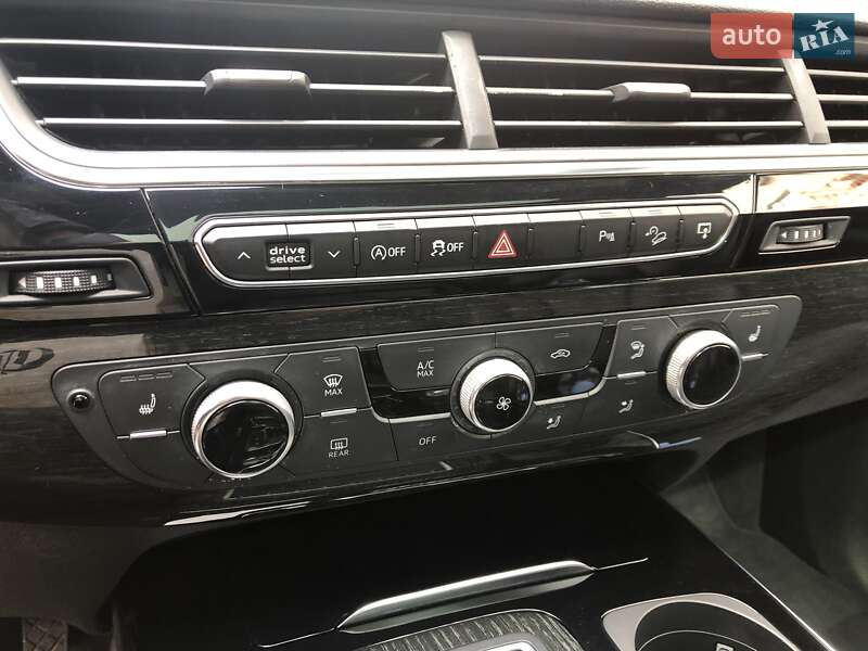 Позашляховик / Кросовер Audi Q7 2016 в Києві