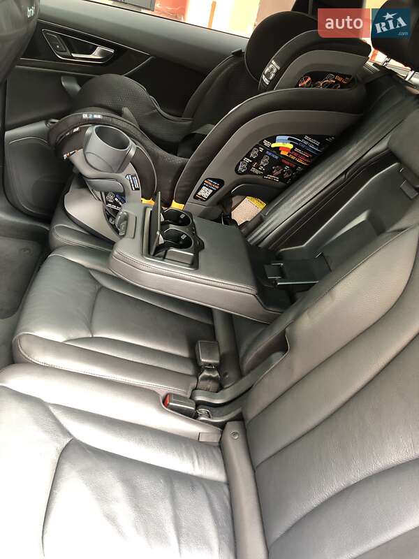 Позашляховик / Кросовер Audi Q7 2016 в Києві