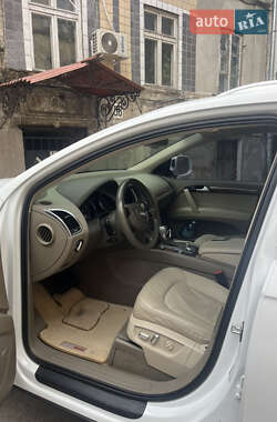 Внедорожник / Кроссовер Audi Q7 2013 в 