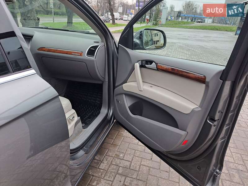 Позашляховик / Кросовер Audi Q7 2015 в Львові