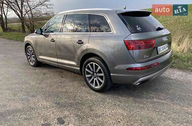 Позашляховик / Кросовер Audi Q7 2017 в 