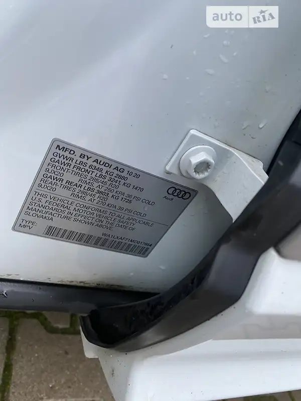 Позашляховик / Кросовер Audi Q7 2020 в 