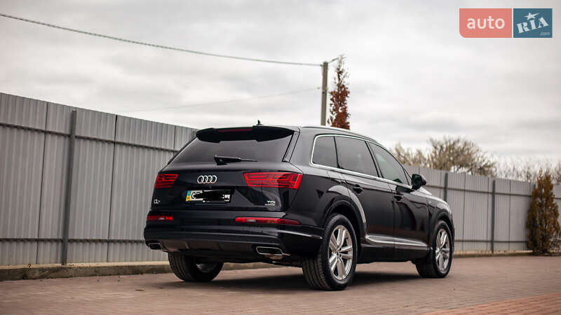 Позашляховик / Кросовер Audi Q7 2016 в Чернівцях