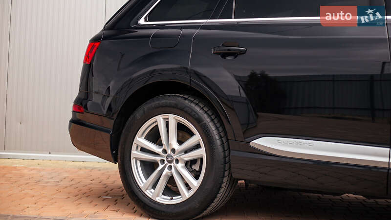 Позашляховик / Кросовер Audi Q7 2016 в Чернівцях