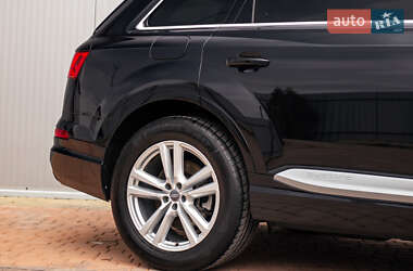 Позашляховик / Кросовер Audi Q7 2016 в 