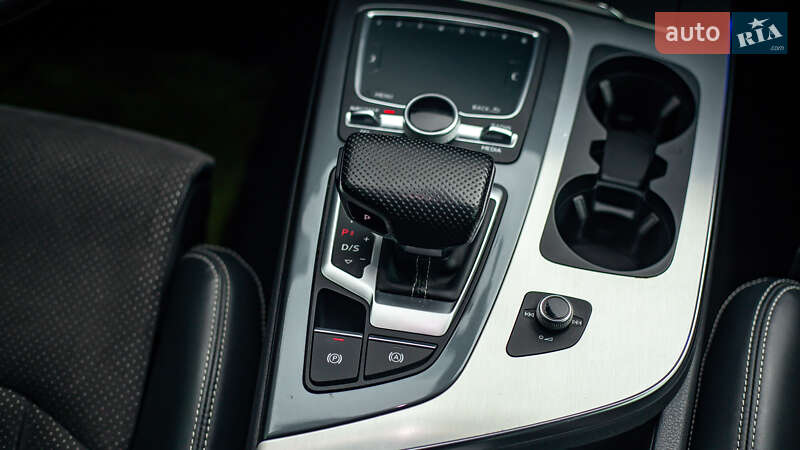 Позашляховик / Кросовер Audi Q7 2016 в Чернівцях
