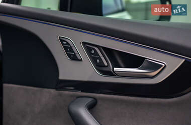 Позашляховик / Кросовер Audi Q7 2016 в 