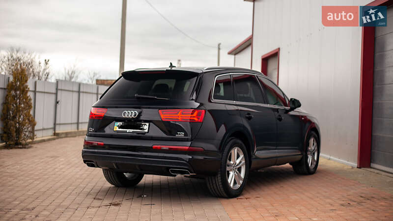 Позашляховик / Кросовер Audi Q7 2016 в Чернівцях