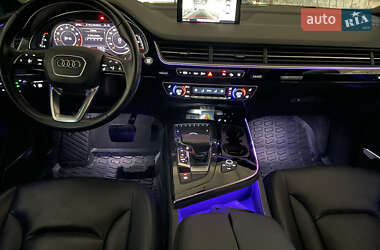 Внедорожник / Кроссовер Audi Q7 2017 в 