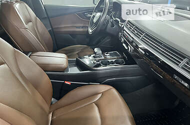 Внедорожник / Кроссовер Audi Q7 2017 в 