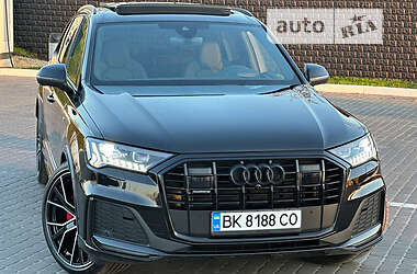 Внедорожник / Кроссовер Audi Q7 2022 в Ровно