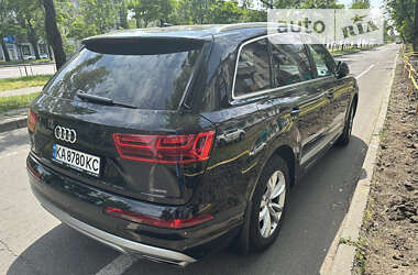 Внедорожник / Кроссовер Audi Q7 2017 в 