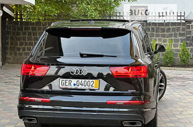 Внедорожник / Кроссовер Audi Q7 2017 в 