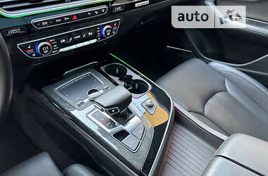 Внедорожник / Кроссовер Audi Q7 2017 в 