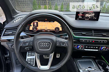 Внедорожник / Кроссовер Audi Q7 2017 в 