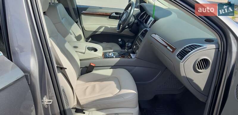 Позашляховик / Кросовер Audi Q7 2011 в Романіву