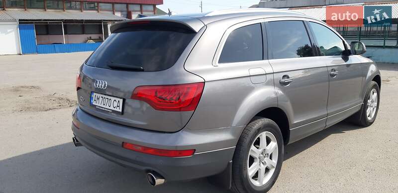 Позашляховик / Кросовер Audi Q7 2011 в Романіву