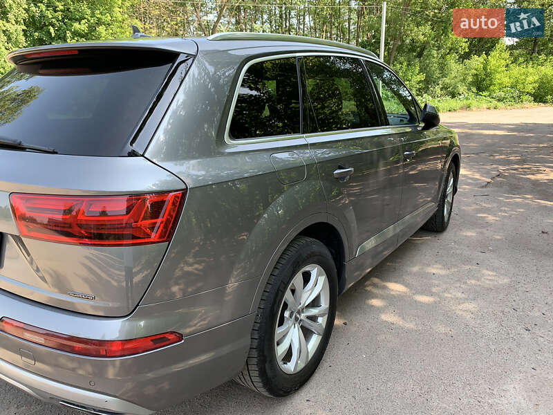Внедорожник / Кроссовер Audi Q7 2016 в Житомире