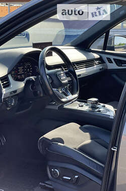 Позашляховик / Кросовер Audi Q7 2016 в 