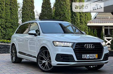 Позашляховик / Кросовер Audi Q7 2017 в 