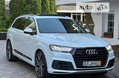 Позашляховик / Кросовер Audi Q7 2017 в 
