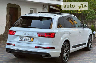 Позашляховик / Кросовер Audi Q7 2017 в 