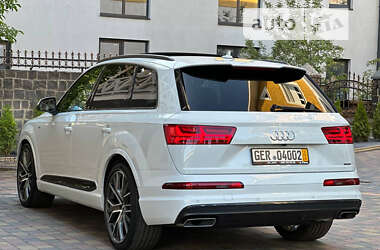 Позашляховик / Кросовер Audi Q7 2017 в 
