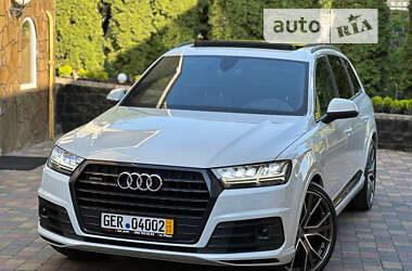 Позашляховик / Кросовер Audi Q7 2017 в 