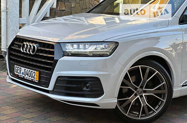 Позашляховик / Кросовер Audi Q7 2017 в 