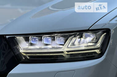 Позашляховик / Кросовер Audi Q7 2017 в 