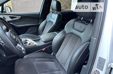 Позашляховик / Кросовер Audi Q7 2017 в 