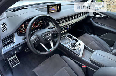 Позашляховик / Кросовер Audi Q7 2017 в 