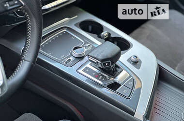 Позашляховик / Кросовер Audi Q7 2017 в 