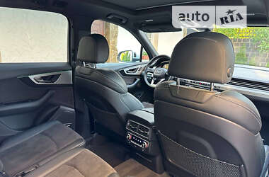 Позашляховик / Кросовер Audi Q7 2017 в 