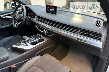 Позашляховик / Кросовер Audi Q7 2017 в 