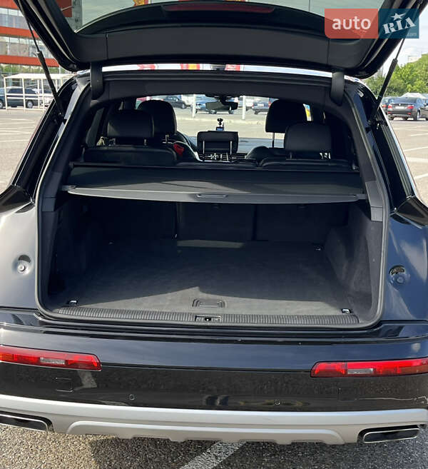 Позашляховик / Кросовер Audi Q7 2018 в Чернівцях