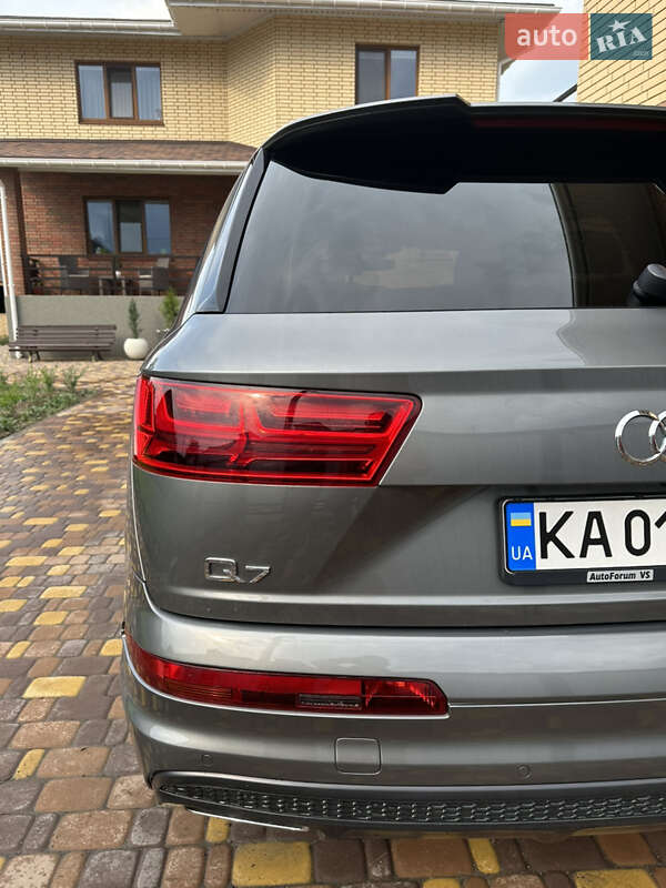 Позашляховик / Кросовер Audi Q7 2017 в Києві