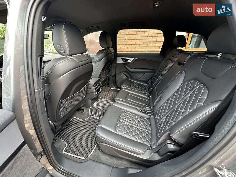 Позашляховик / Кросовер Audi Q7 2017 в Києві