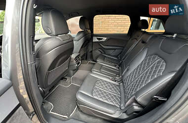 Позашляховик / Кросовер Audi Q7 2017 в 