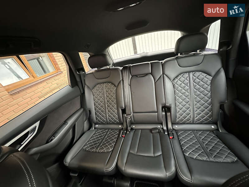 Позашляховик / Кросовер Audi Q7 2017 в Києві