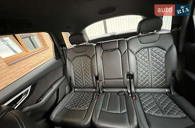 Позашляховик / Кросовер Audi Q7 2017 в 