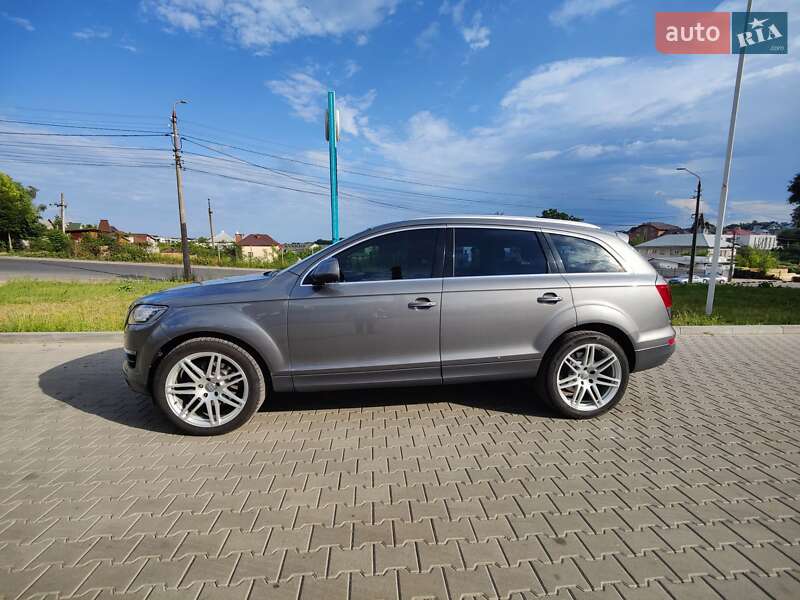 Позашляховик / Кросовер Audi Q7 2010 в Чернівцях