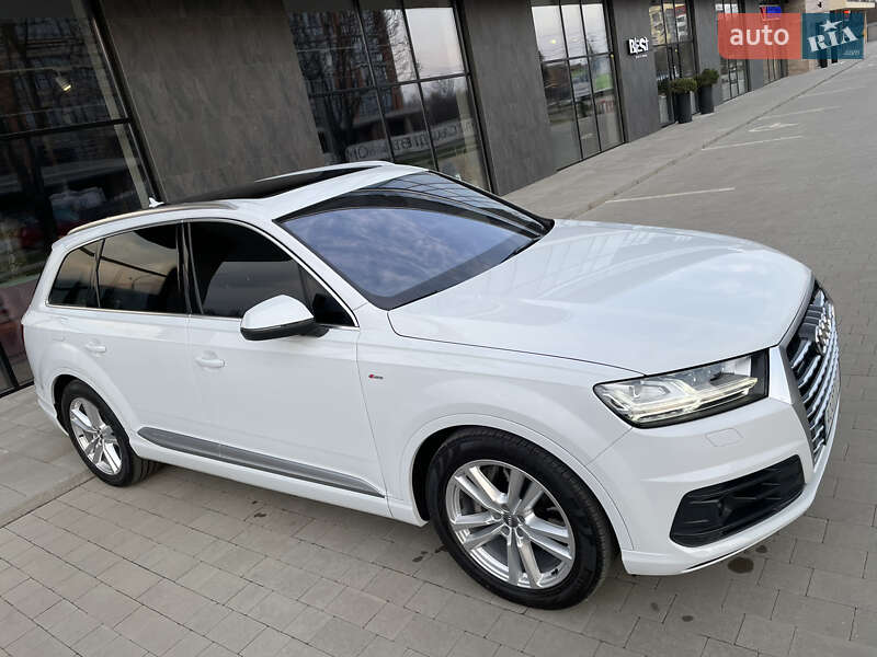 Позашляховик / Кросовер Audi Q7 2015 в Ужгороді