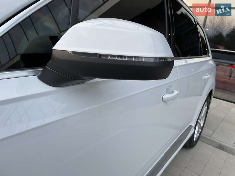 Позашляховик / Кросовер Audi Q7 2015 в Ужгороді