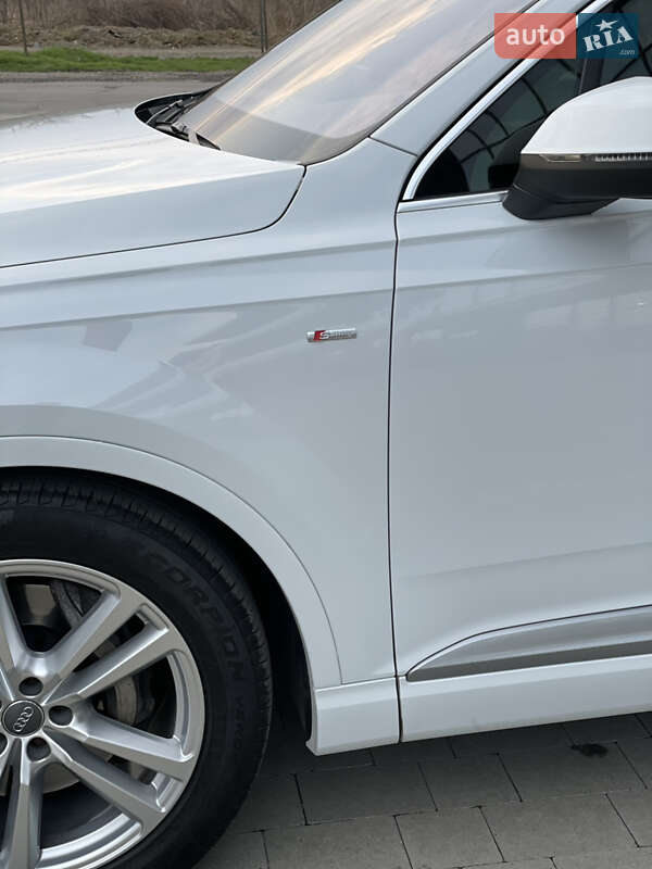 Позашляховик / Кросовер Audi Q7 2015 в Ужгороді