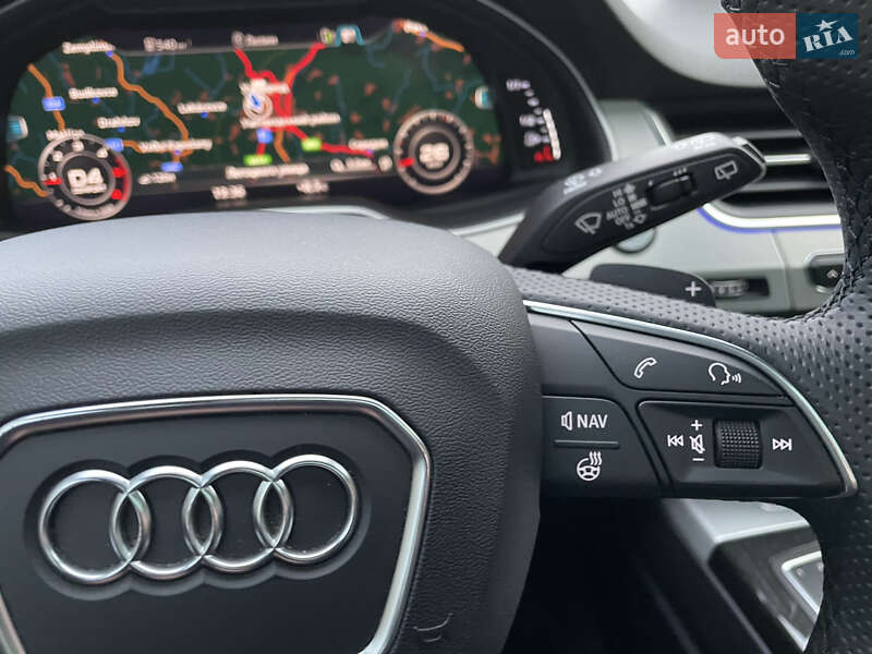 Позашляховик / Кросовер Audi Q7 2015 в Ужгороді